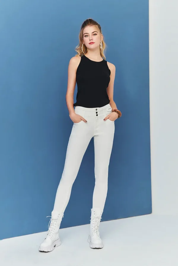 Slim-fit pants with waist buttons