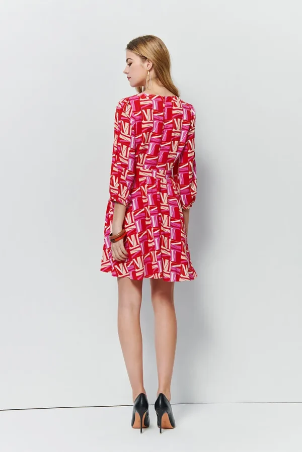 Round neck letter geometry cut sleeves