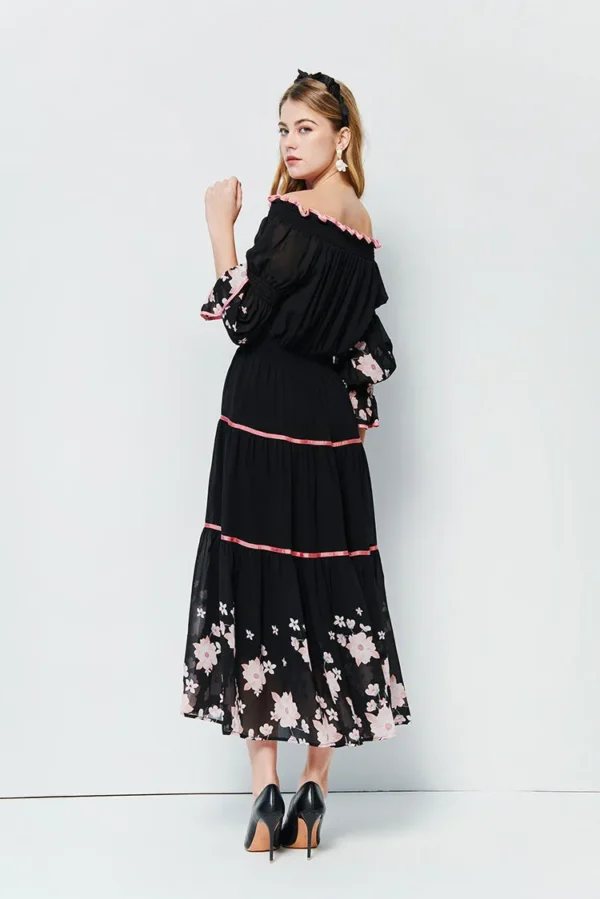 Multiple layers of letter collar through skin