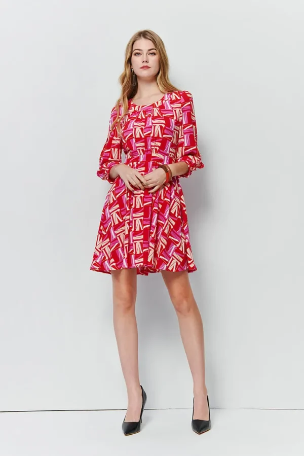 Round neck letter geometry cut sleeves